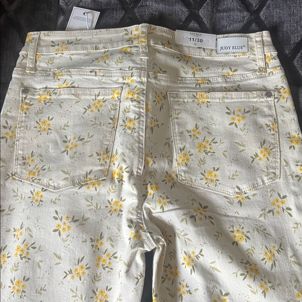 Judy Blue Women's Yellow Floral Cream Jeans - Picture 7 of 8